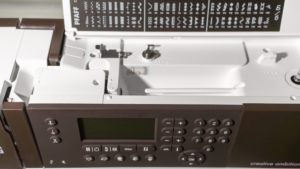 Ylälangan reitin puhdistus ompelukoneessa
