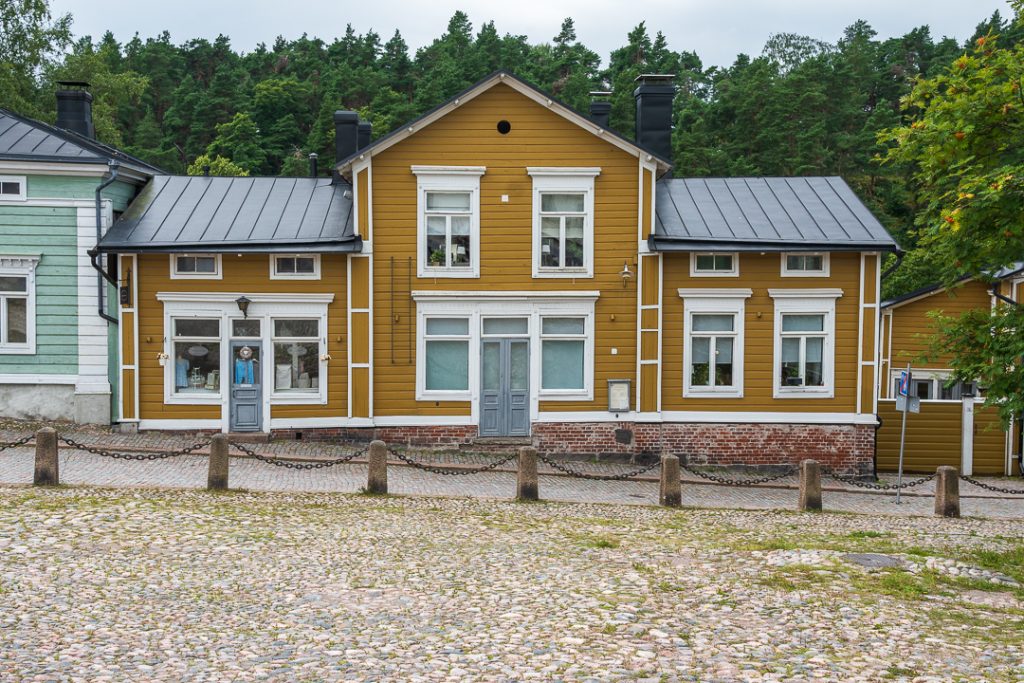 Vanha puutalo Porvoon Vanhassa kaupungissa.