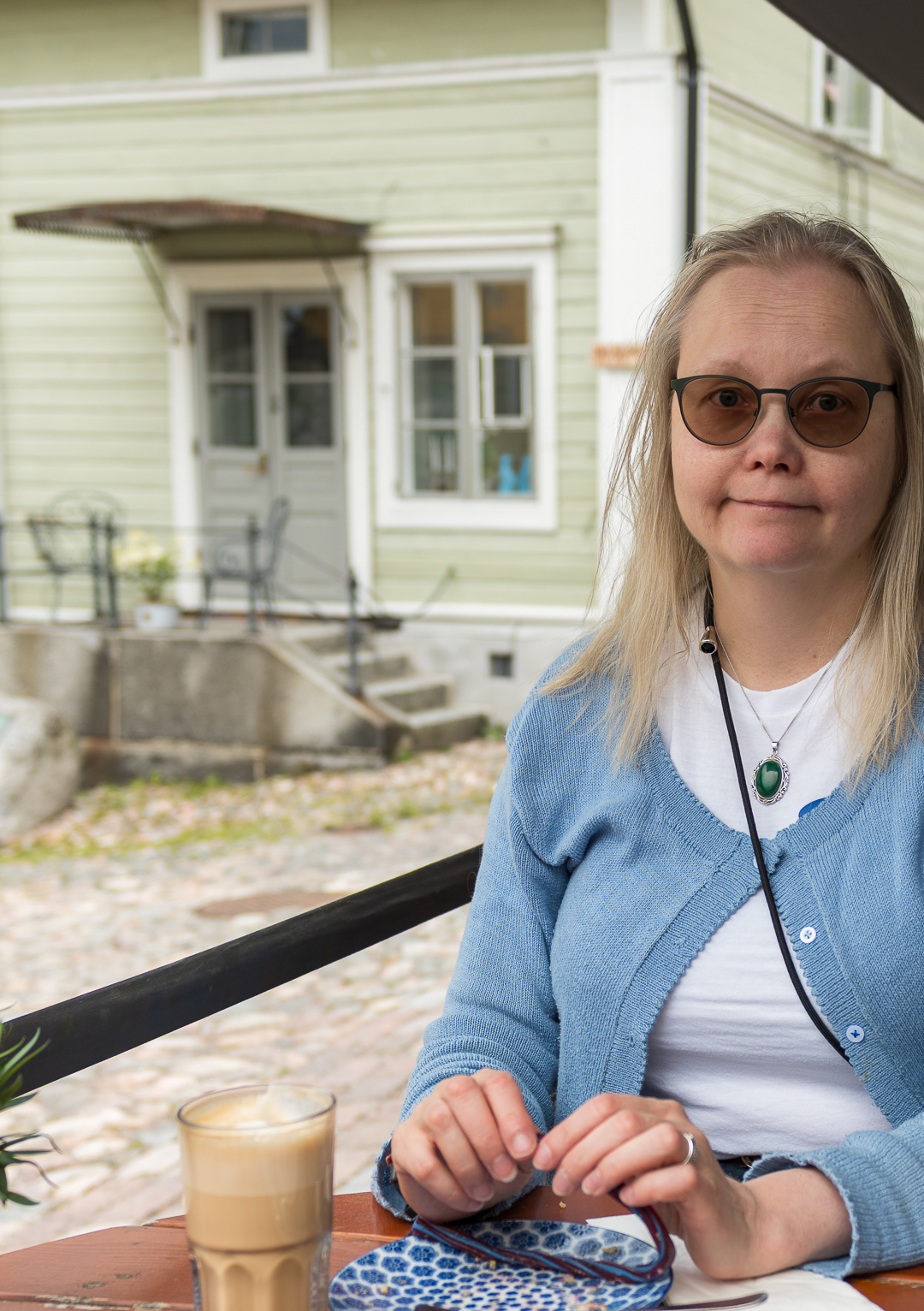 Blogitauko ja kesäinen kahvihetki Porvoon Vanhassa kaupungissa.